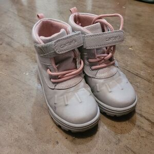 Great Gray And Pink Snowboots